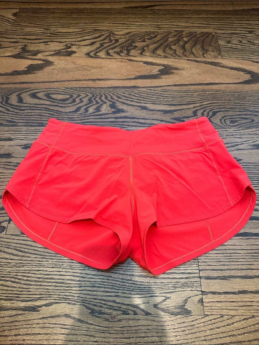 Women's Sz. 6 Lululemon low rise Speed Up Short 2.5” - Red NWOT